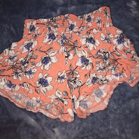 Shorts - Picture 2 of 3